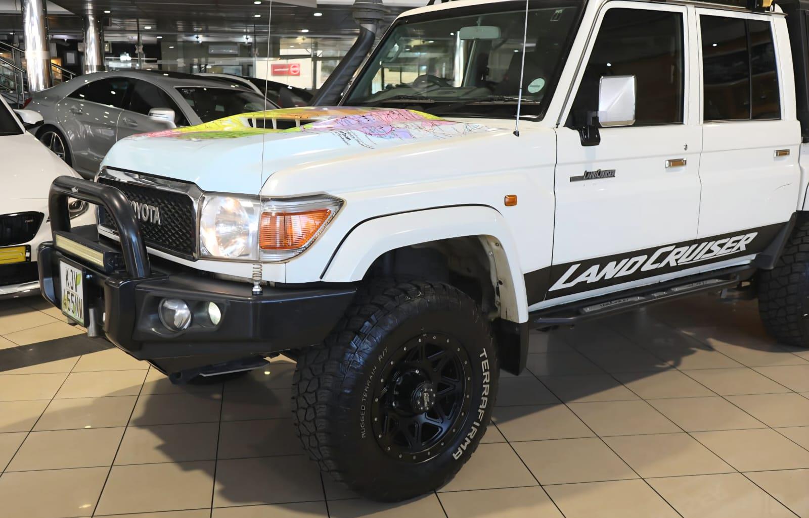 2020 Toyota Land Cruiser 79 4.5D-4D LX V8 Double Cab image 2