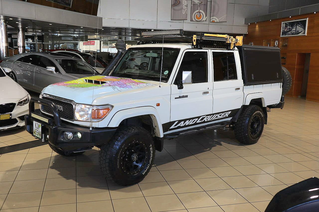 2020 Toyota Land Cruiser 79 4.5D-4D LX V8 Double Cab image 3