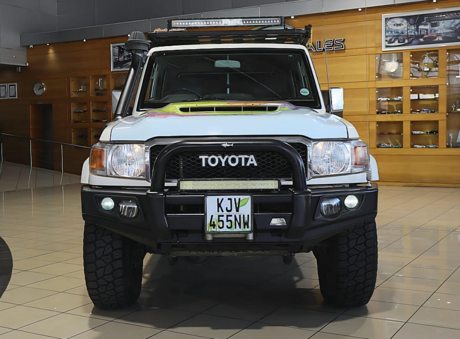 2020 Toyota Land Cruiser 79 4.5D-4D LX V8 Double Cab image 4