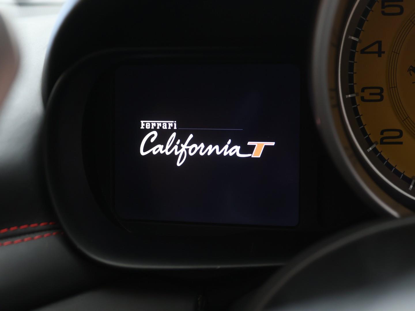 2017 Ferrari California T image 12