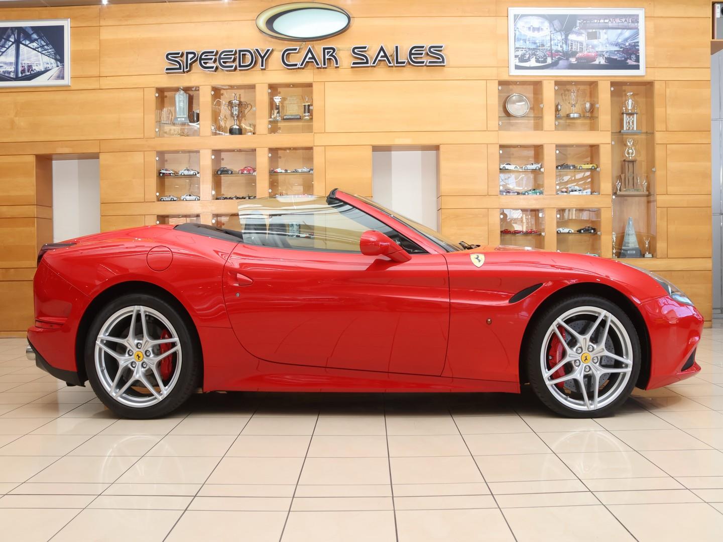 2017 Ferrari California T image 2