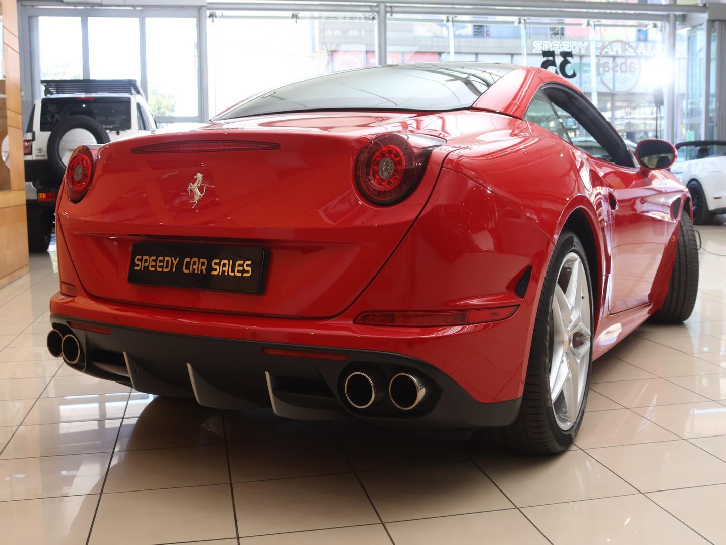 2017 Ferrari California T image 3
