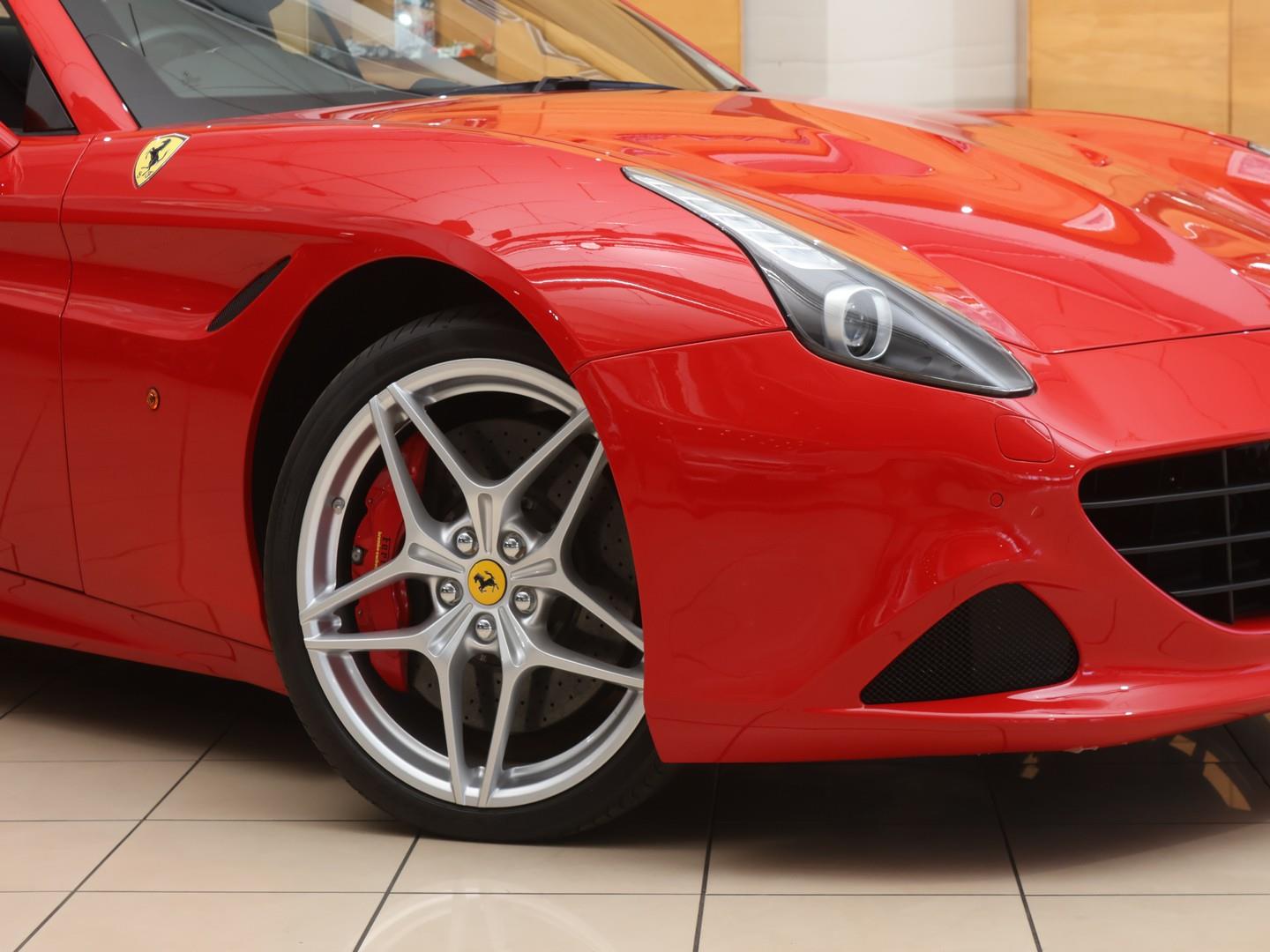 2017 Ferrari California T image 4