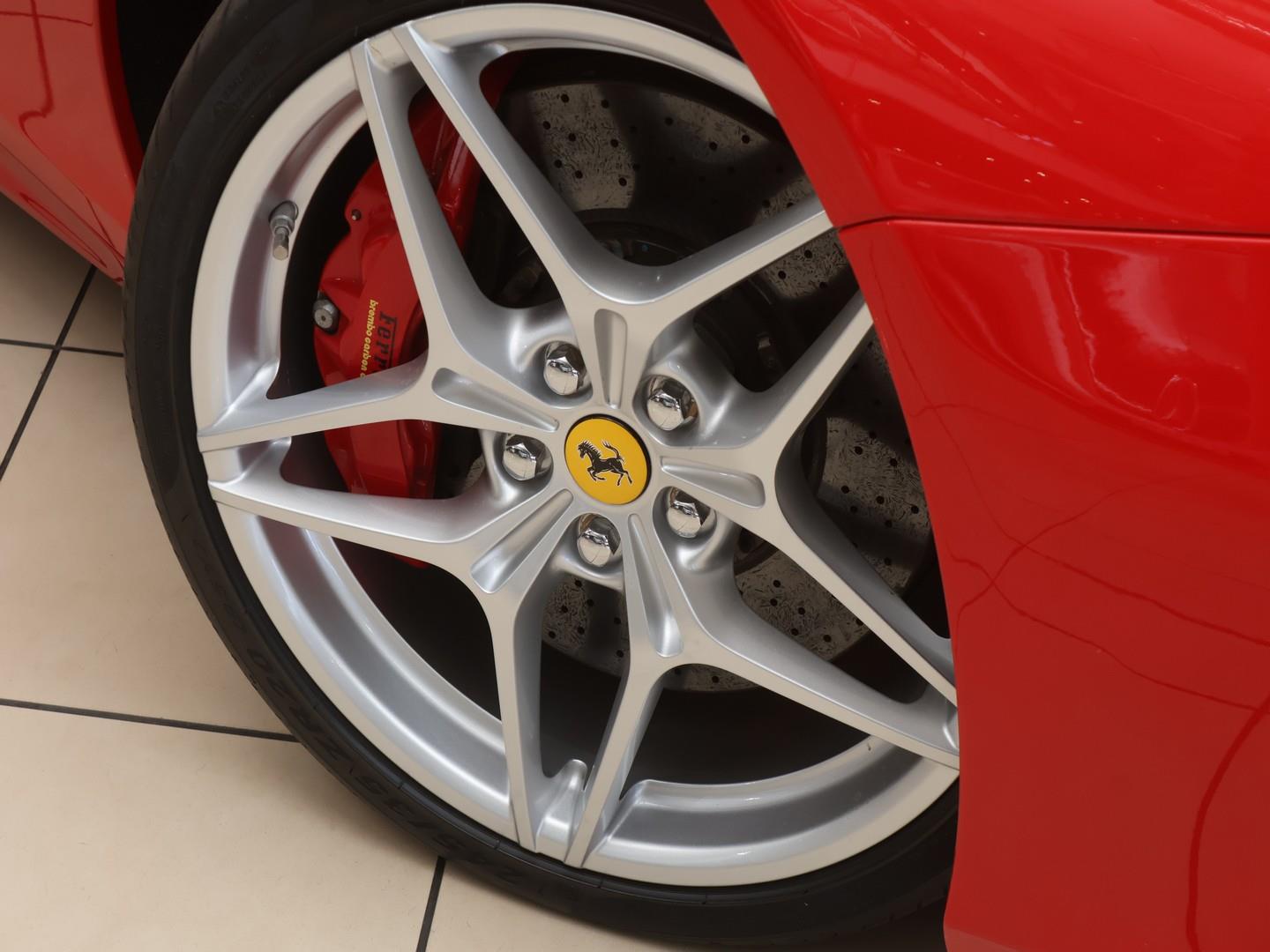 2017 Ferrari California T image 5
