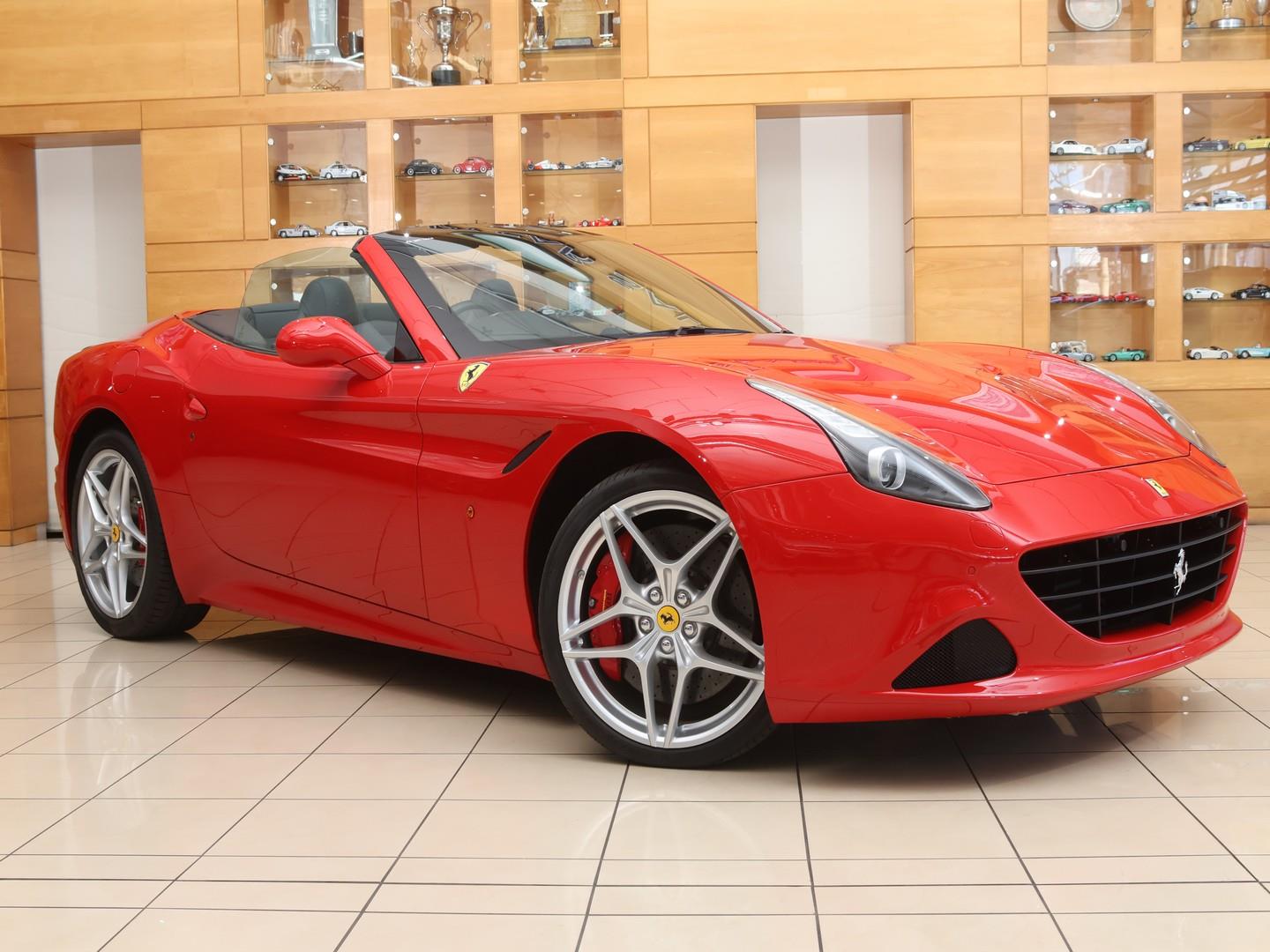 2017 Ferrari California T image 7