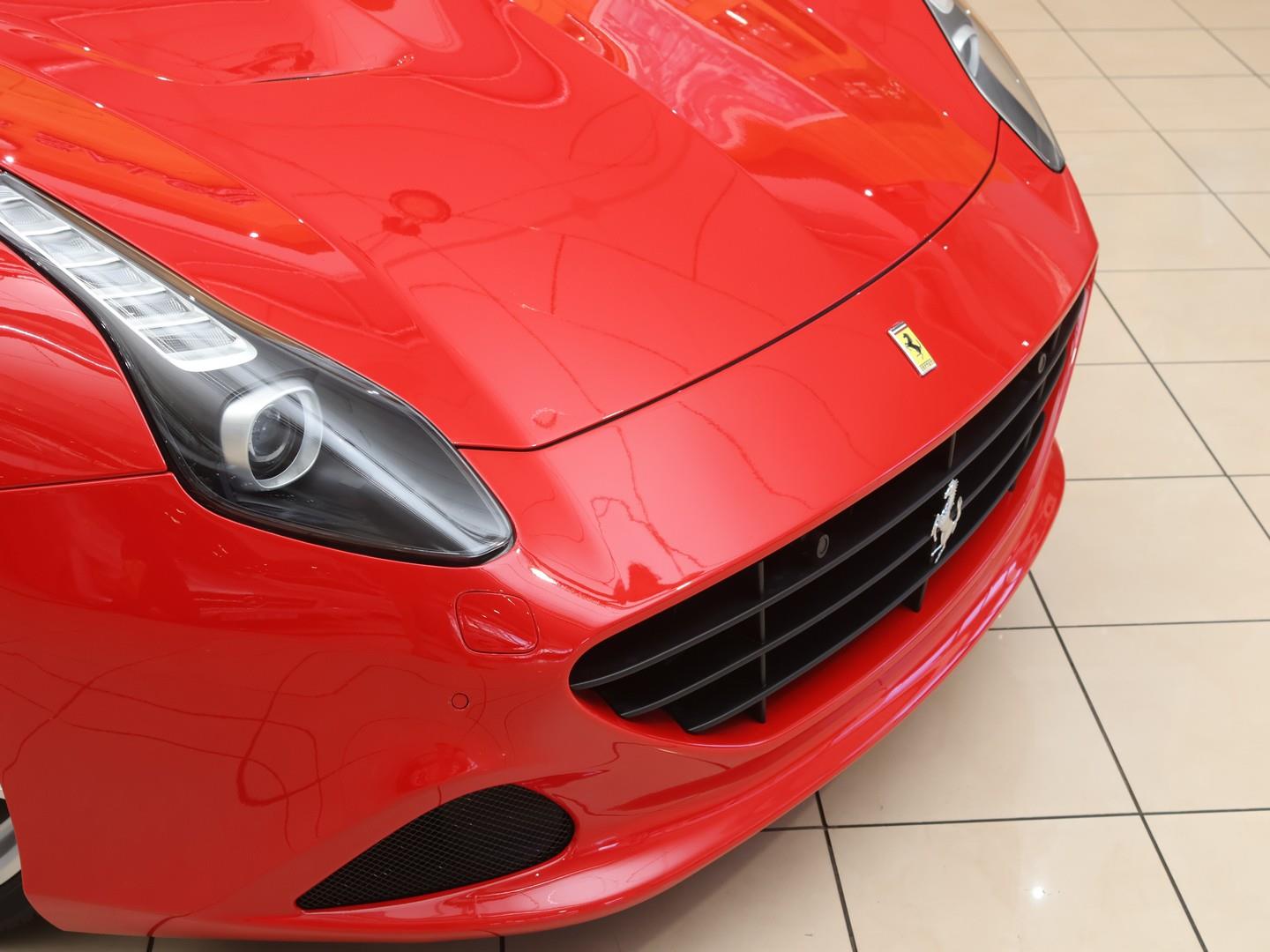 2017 Ferrari California T image 9