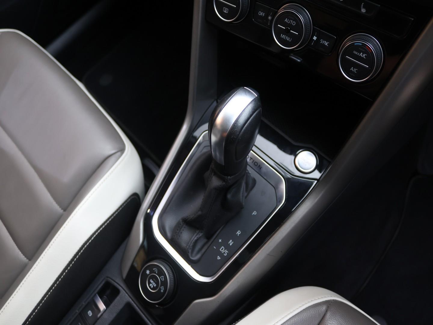 2021 Volkswagen T-Roc 2.0TSI 140kW 4Motion Design image 7