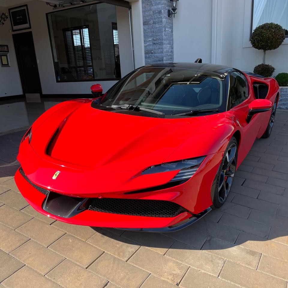 Ferrari-SF90-Stradale