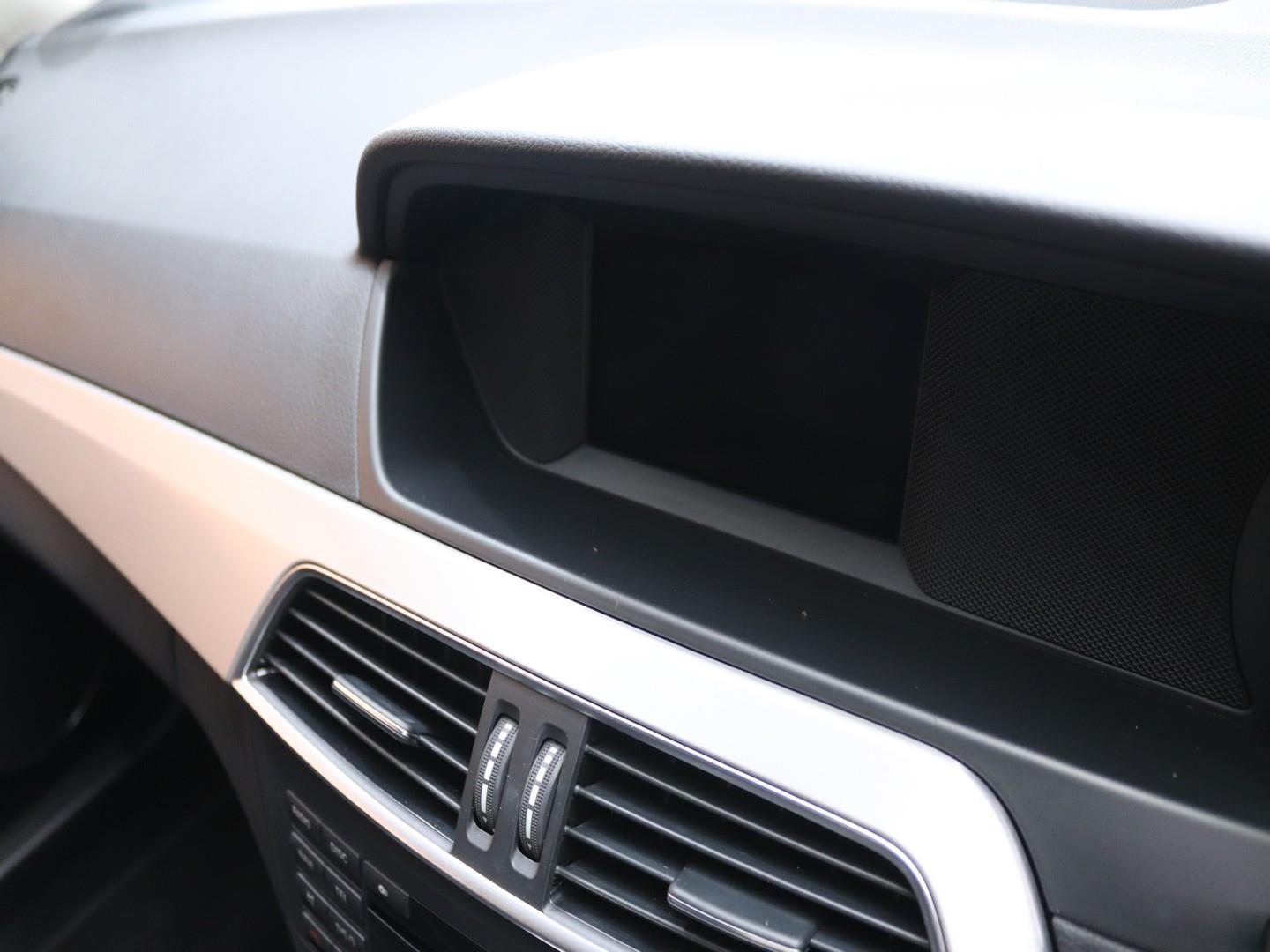 Mercedes-Benz C-Class - Image 10