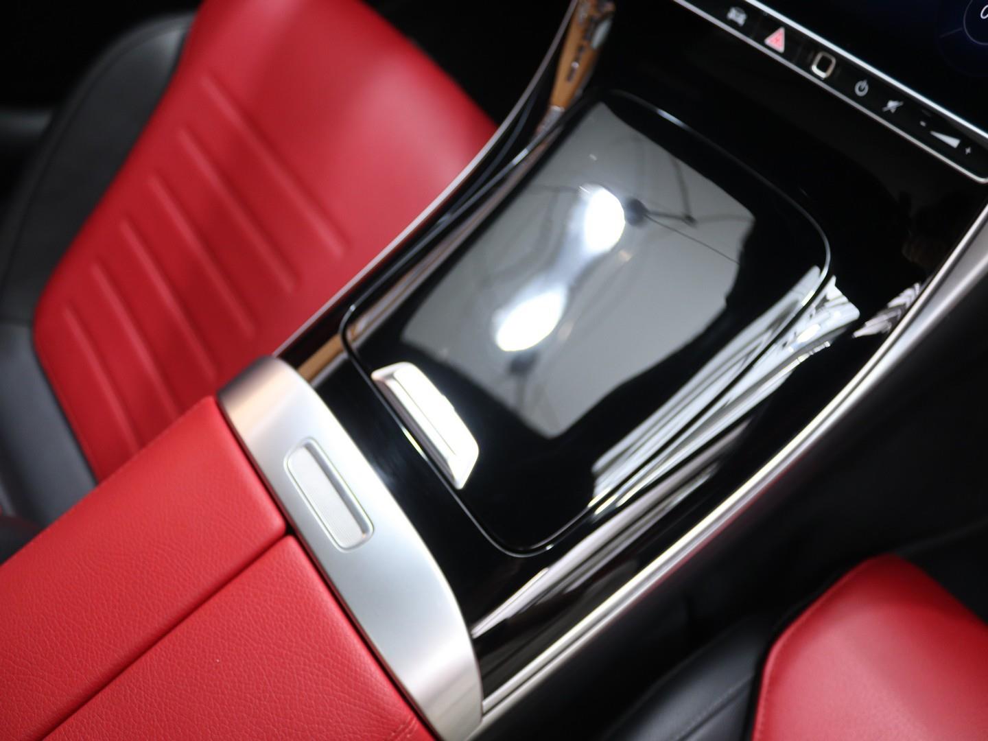 Mercedes-Benz C-Class - Image 12