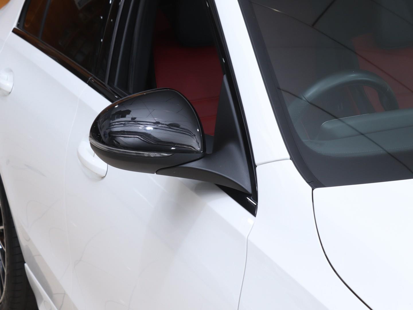 Mercedes-Benz C-Class - Image 7