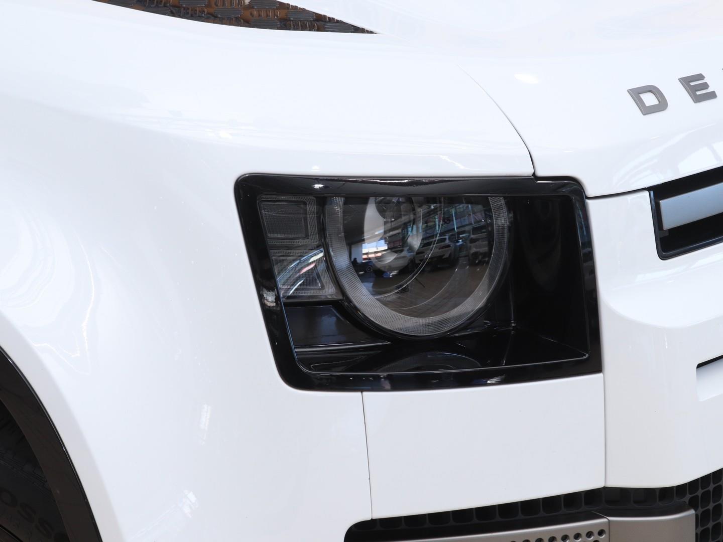 Land Rover Defender - Image 5