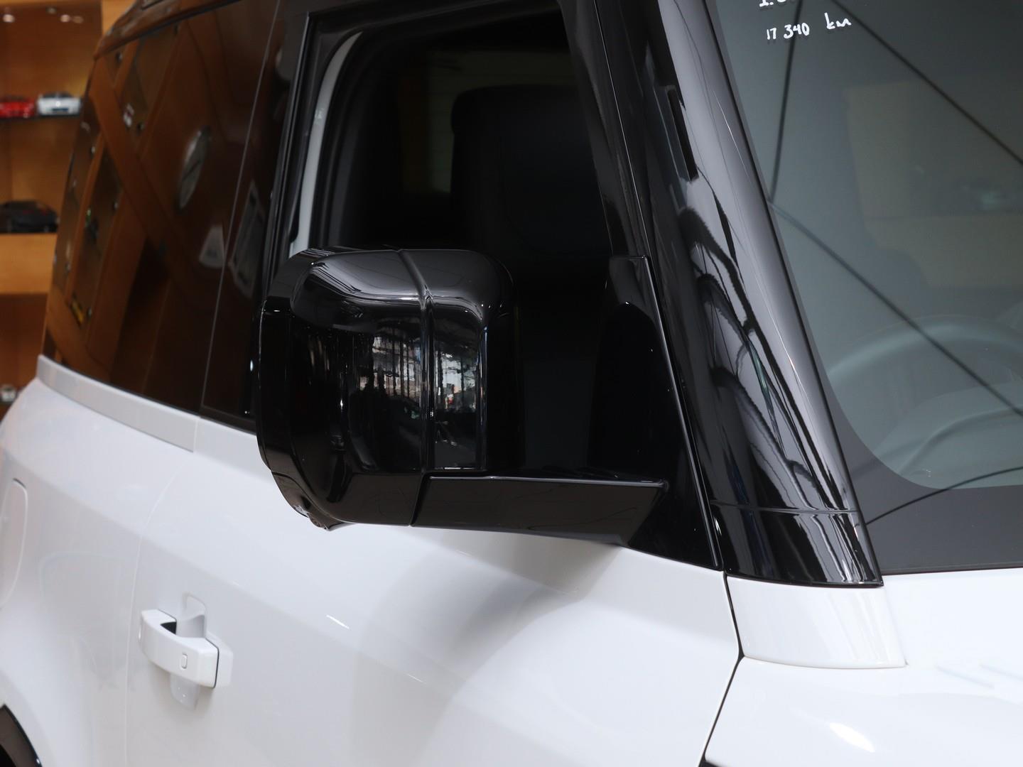 Land Rover Defender - Image 7