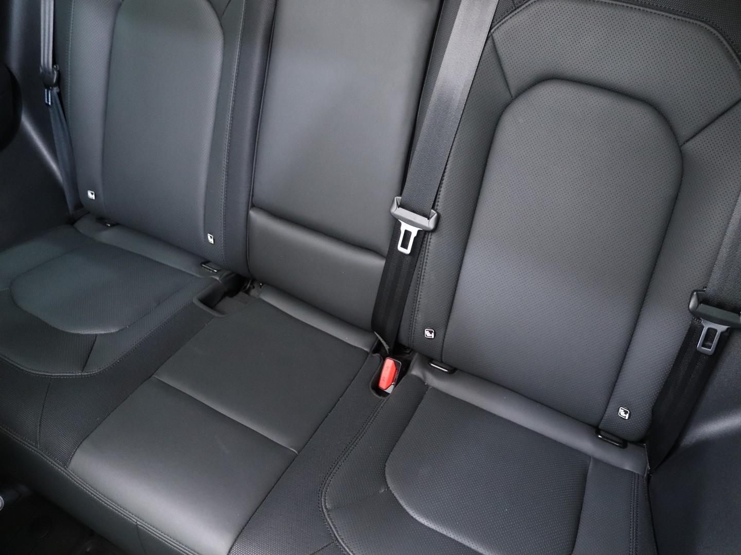 Land Rover Defender - Image 14