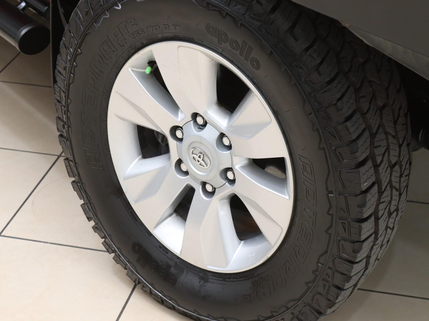 Toyota Hilux - Image 6