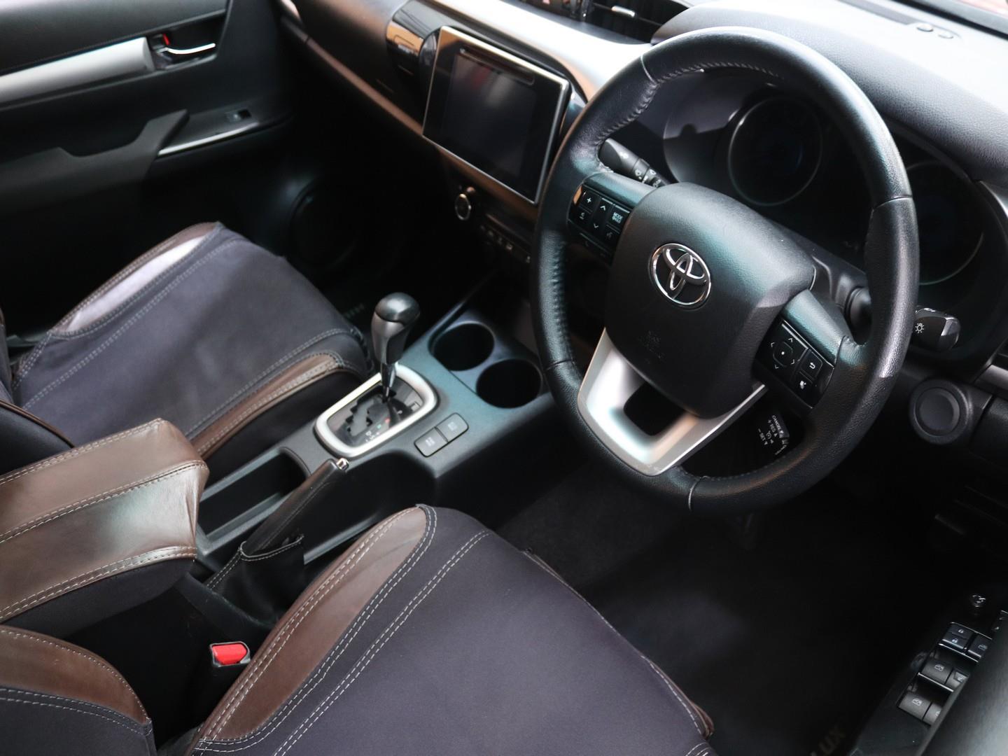 Toyota Hilux - Image 9