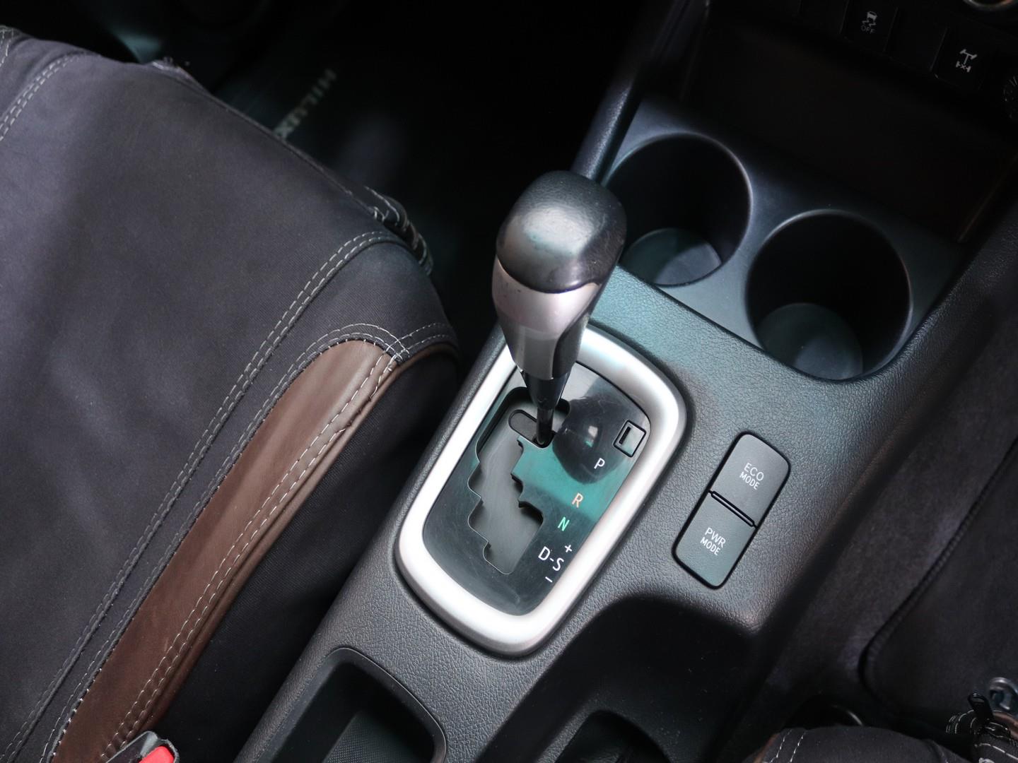 Toyota Hilux - Image 12