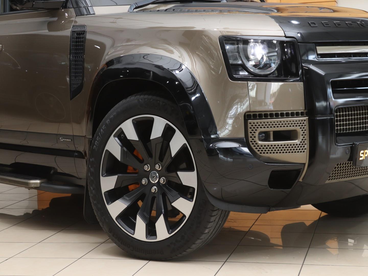 Land Rover Defender - Image 2