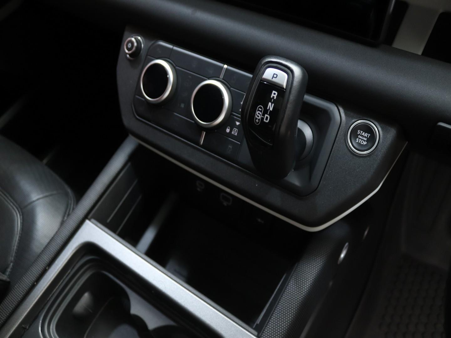 Land Rover Defender - Image 12