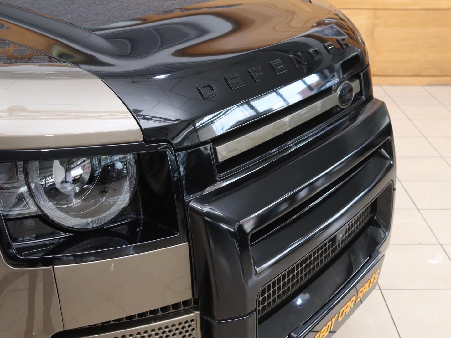 Land Rover Defender - Image 5