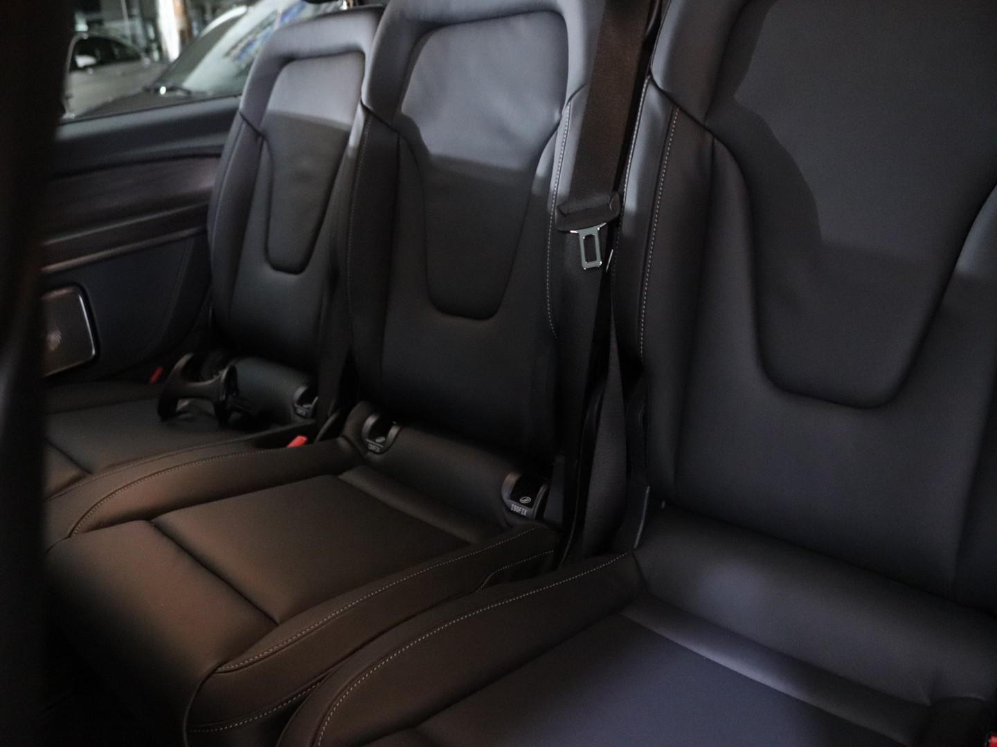 Mercedes-Benz V-Class - Image 15