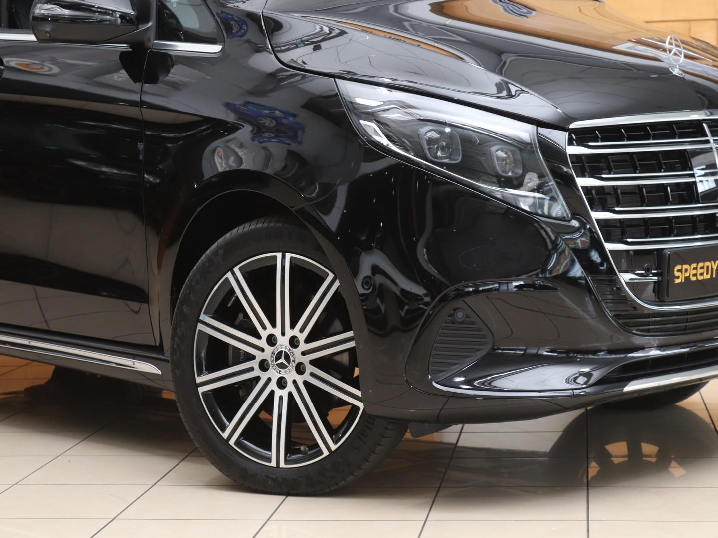 Mercedes-Benz V-Class - Image 2