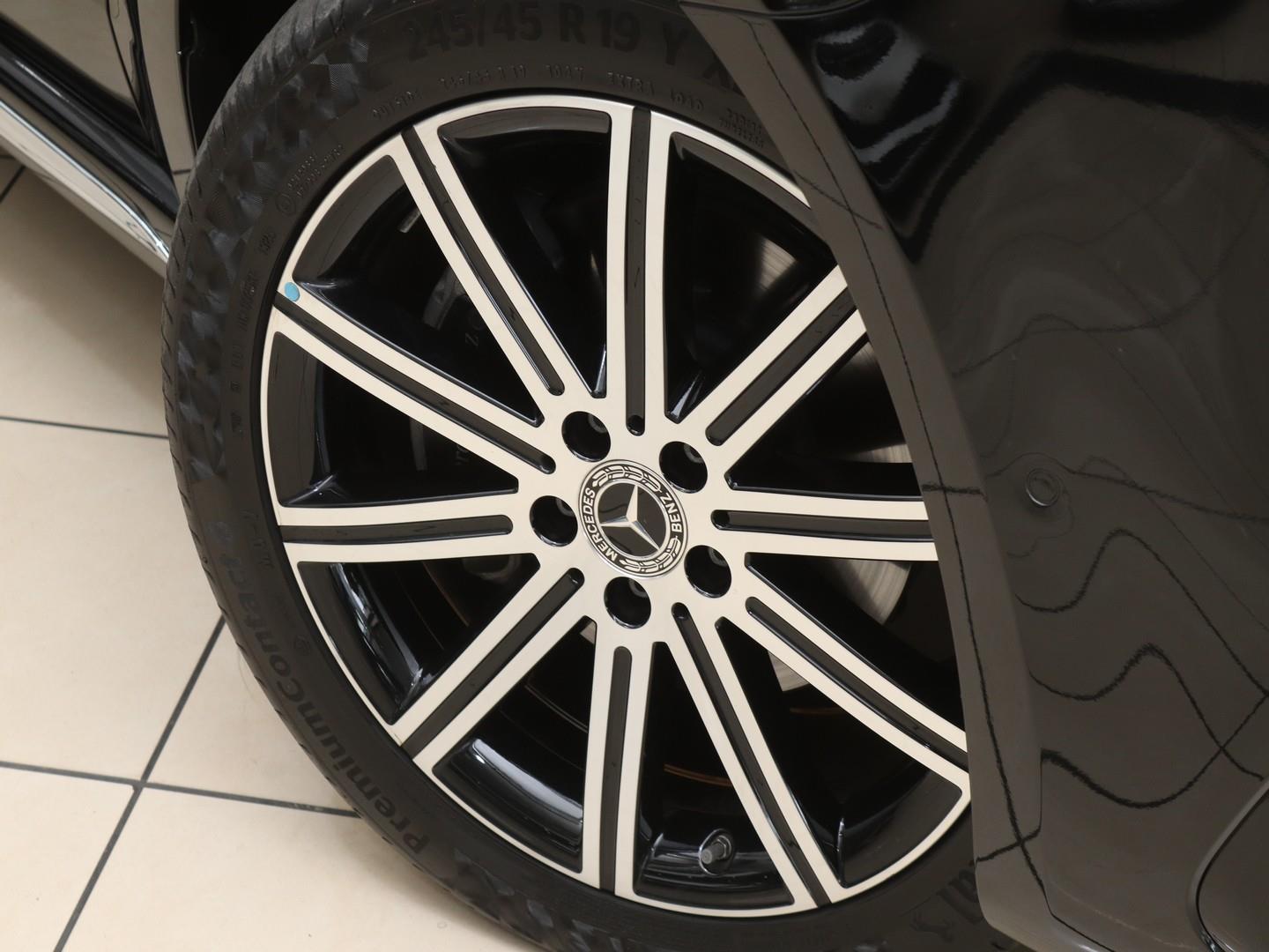 Mercedes-Benz V-Class - Image 6