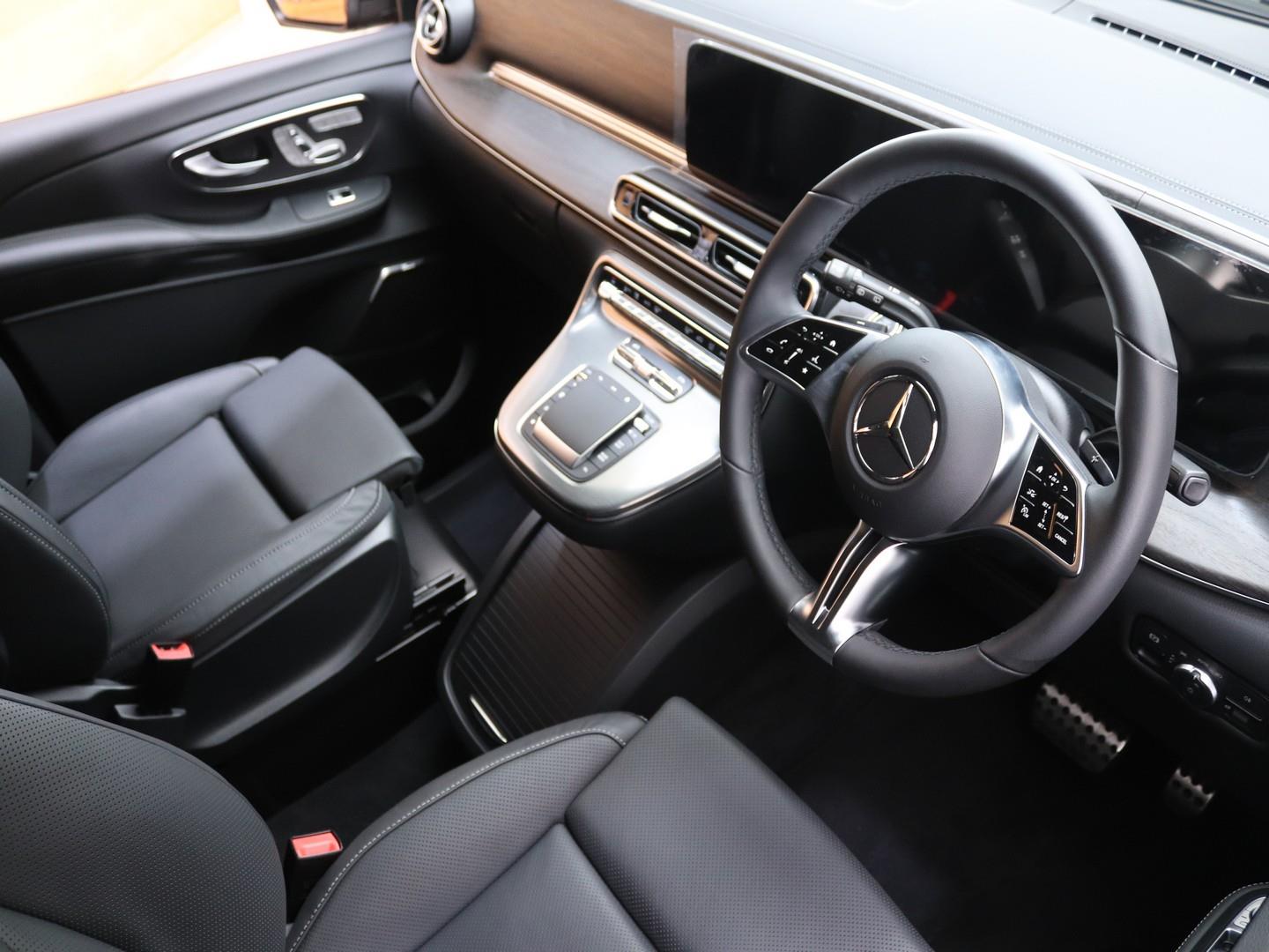 Mercedes-Benz V-Class - Image 9