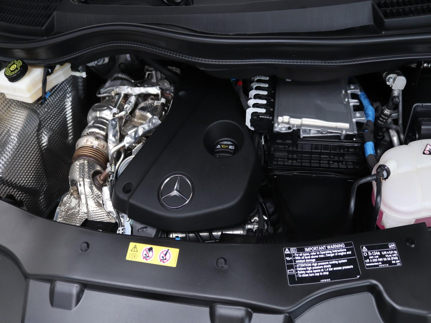 Mercedes-Benz V-Class - Image 16
