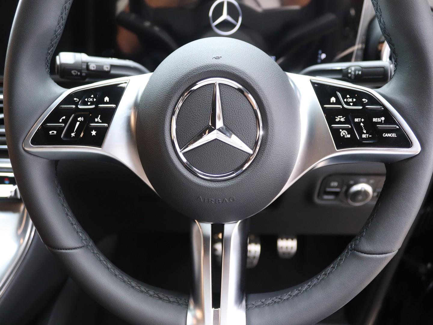 Mercedes-Benz V-Class - Image 10