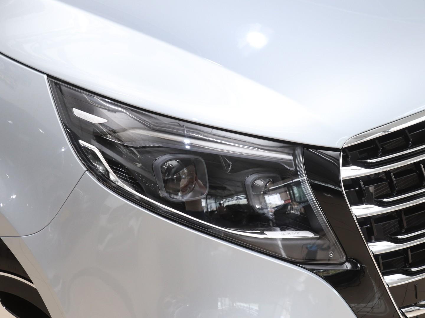 Mercedes-Benz V-Class - Image 4