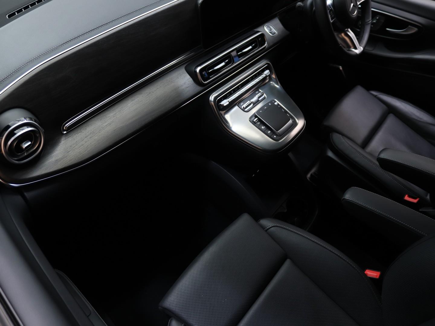 Mercedes-Benz V-Class - Image 13