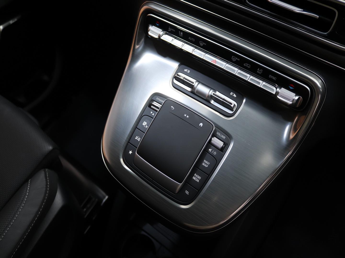 Mercedes-Benz V-Class - Image 12