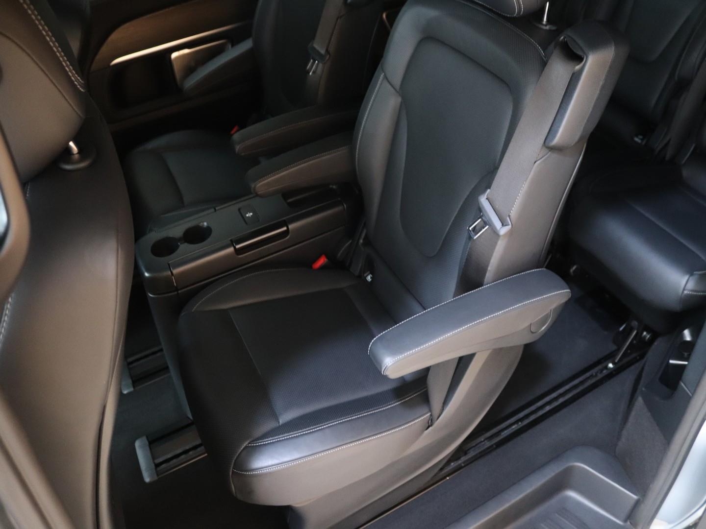 Mercedes-Benz V-Class - Image 14