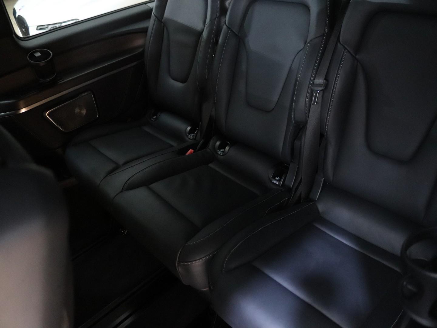 Mercedes-Benz V-Class - Image 15