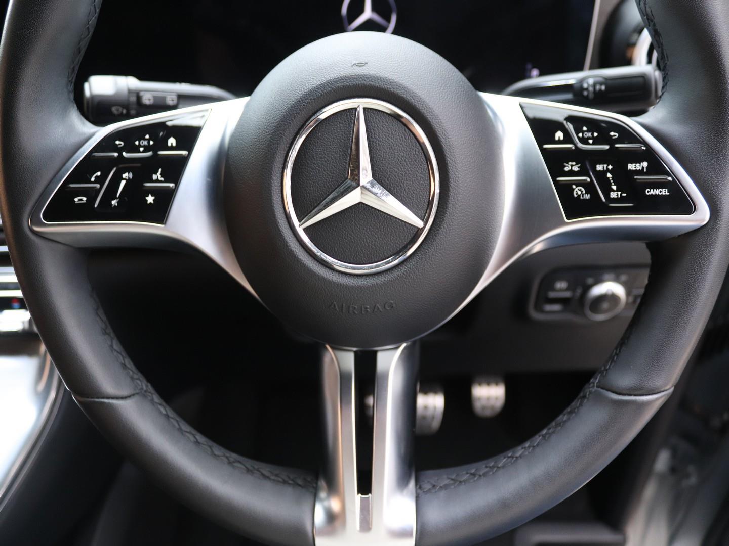 Mercedes-Benz V-Class - Image 10