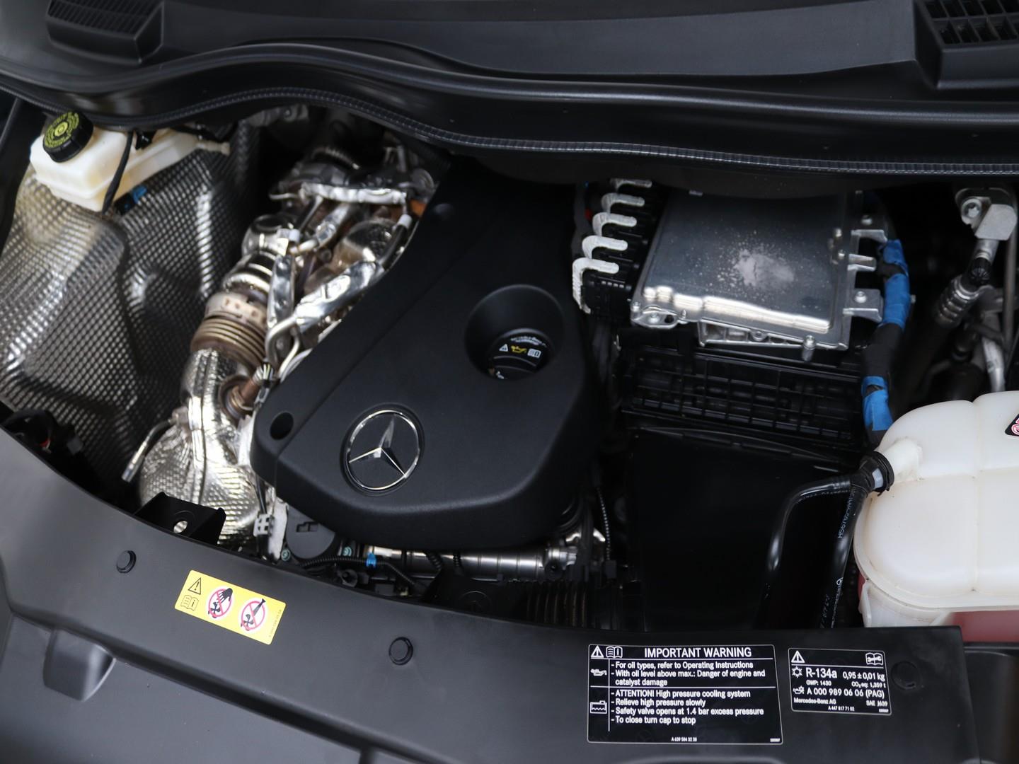 Mercedes-Benz V-Class - Image 16