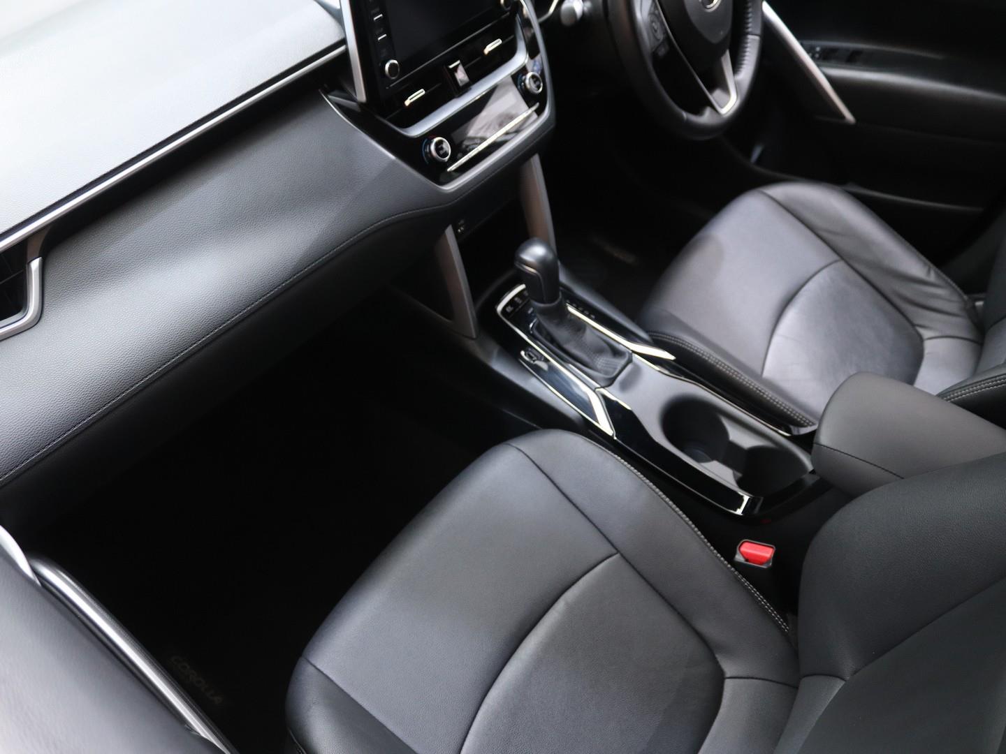 Toyota Corolla Cross - Image 12