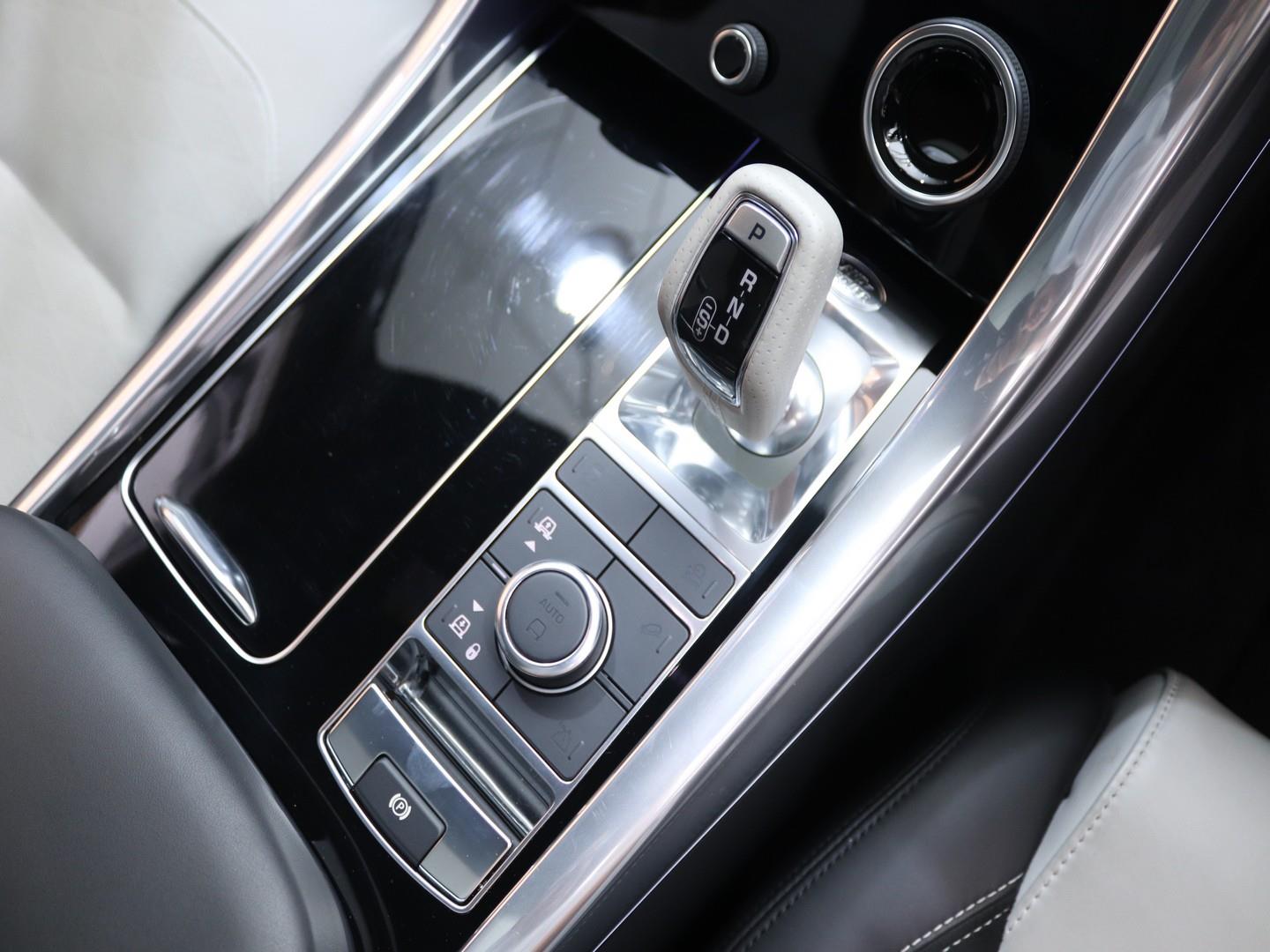 Land Rover Range Rover Sport - Image 11