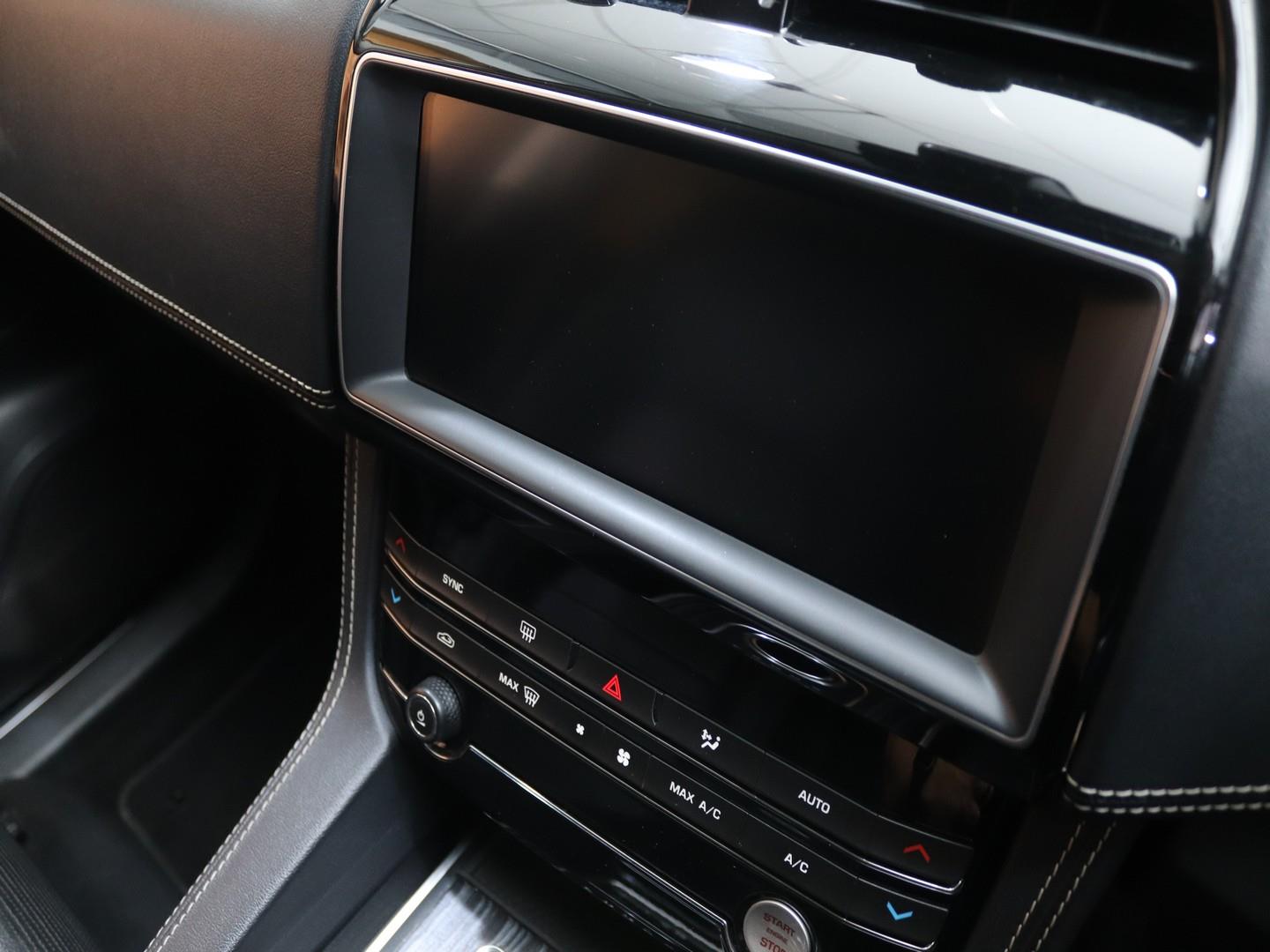 Jaguar F-Pace - Image 11