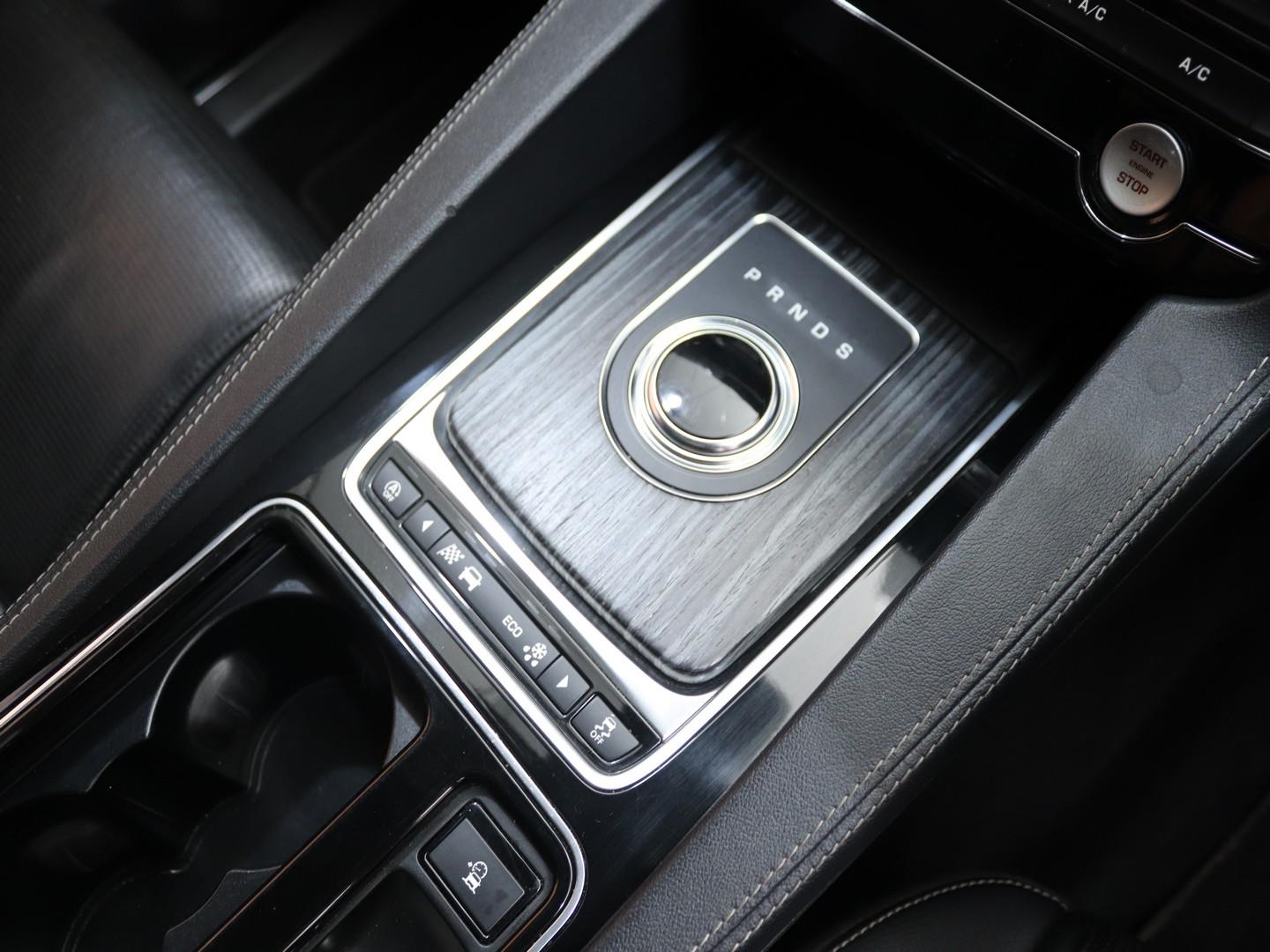 Jaguar F-Pace - Image 12