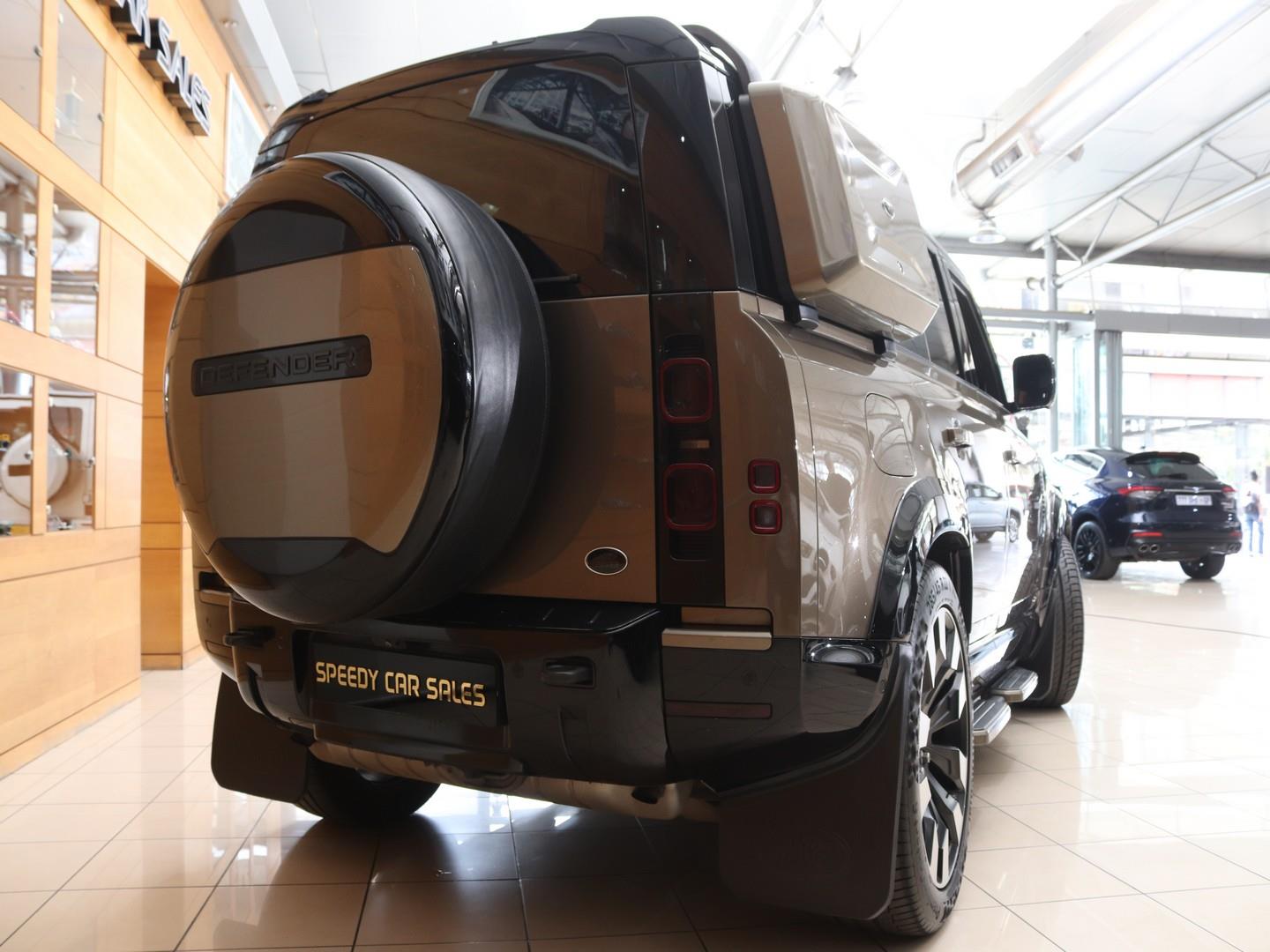 Land Rover Defender - Image 16