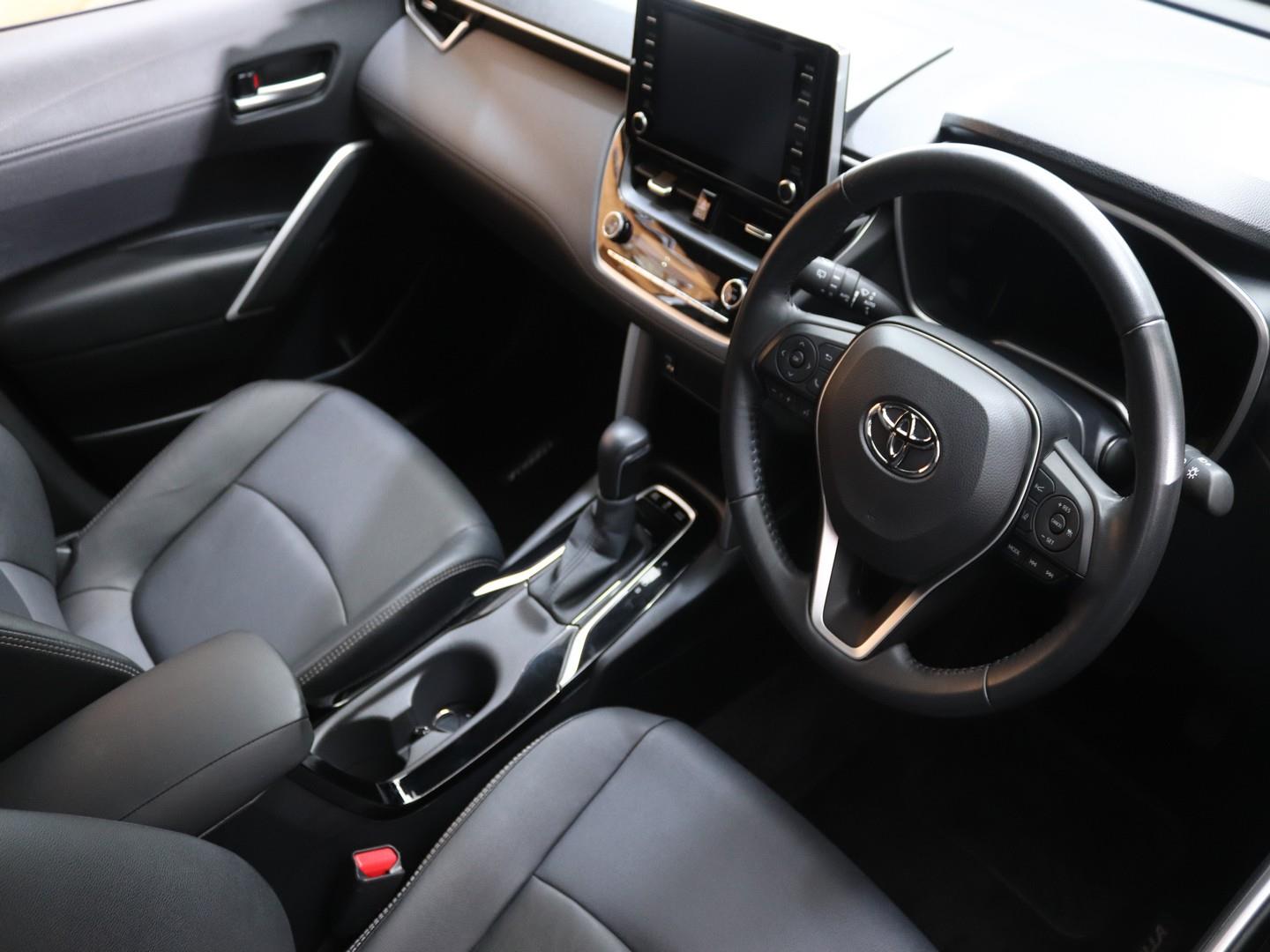 Toyota Corolla Cross - Image 8