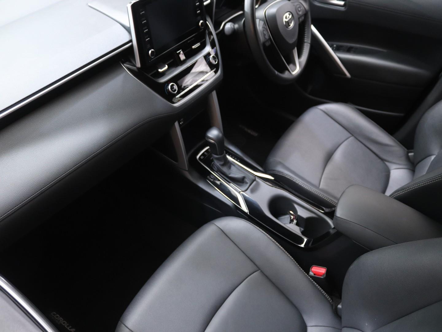 Toyota Corolla Cross - Image 12