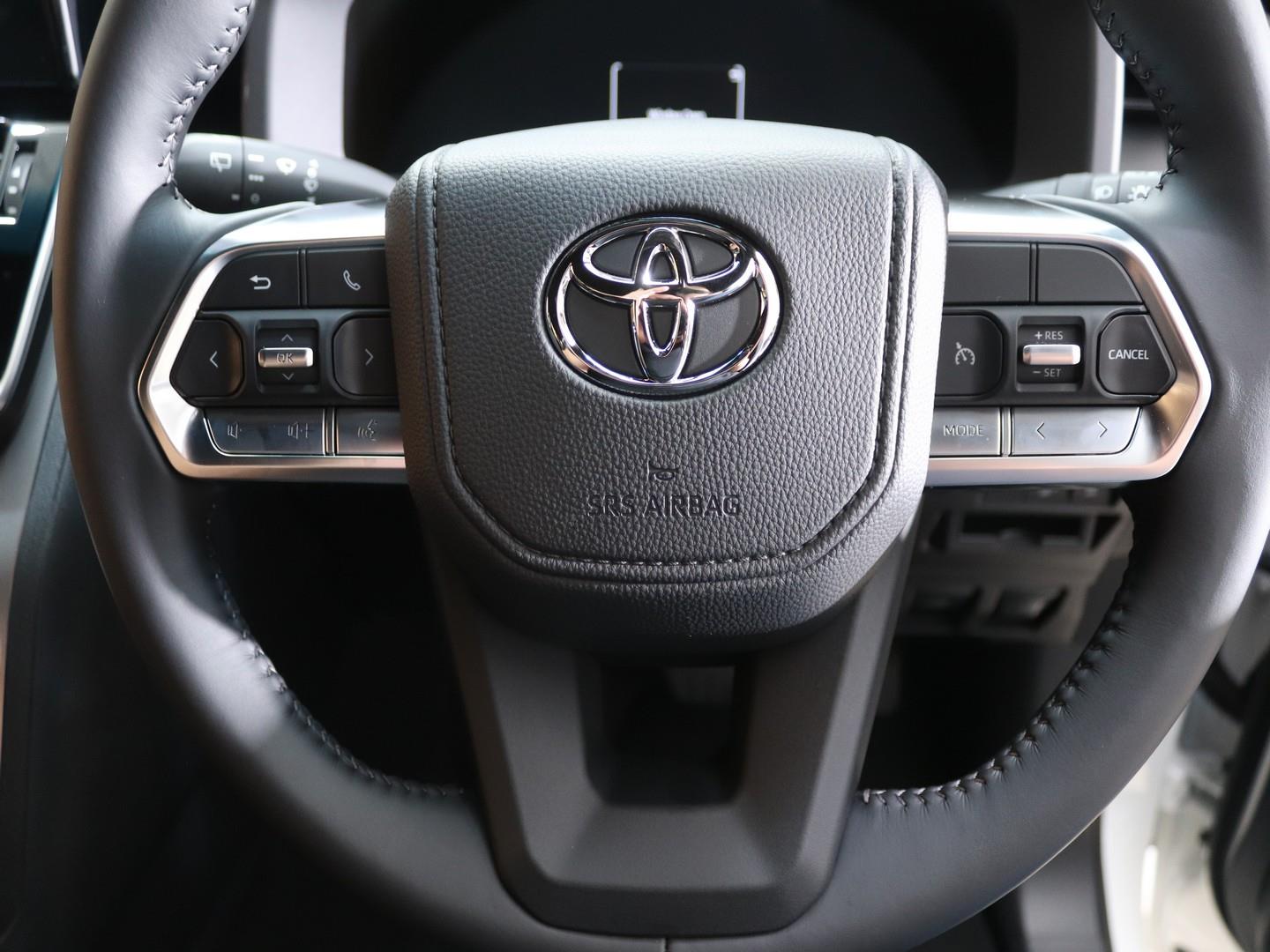 Toyota Land Cruiser 300 - Image 9