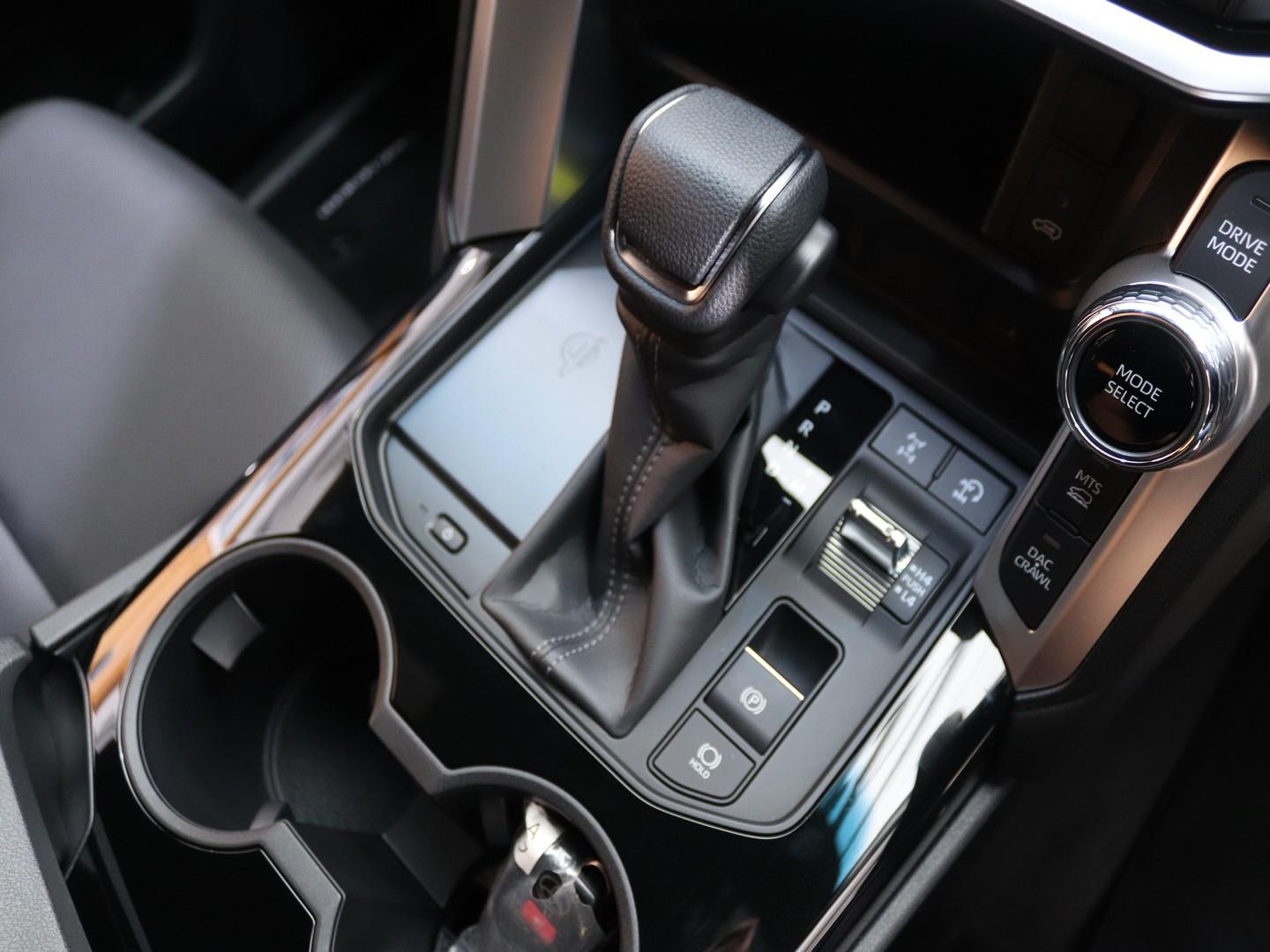 Toyota Land Cruiser 300 - Image 11