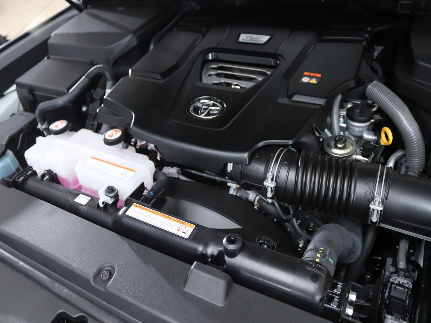 Toyota Land Cruiser 300 - Image 14