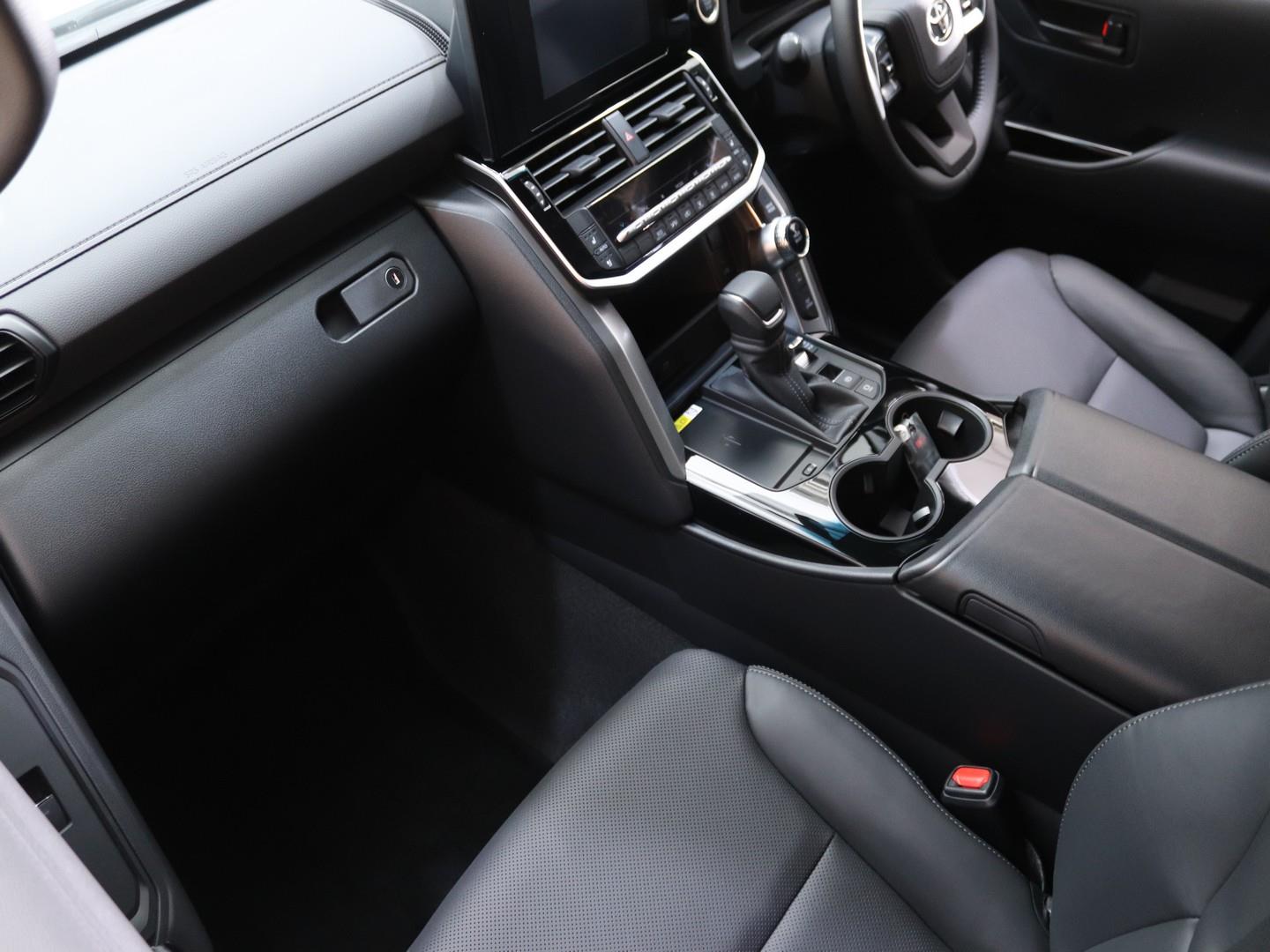 Toyota Land Cruiser 300 - Image 12