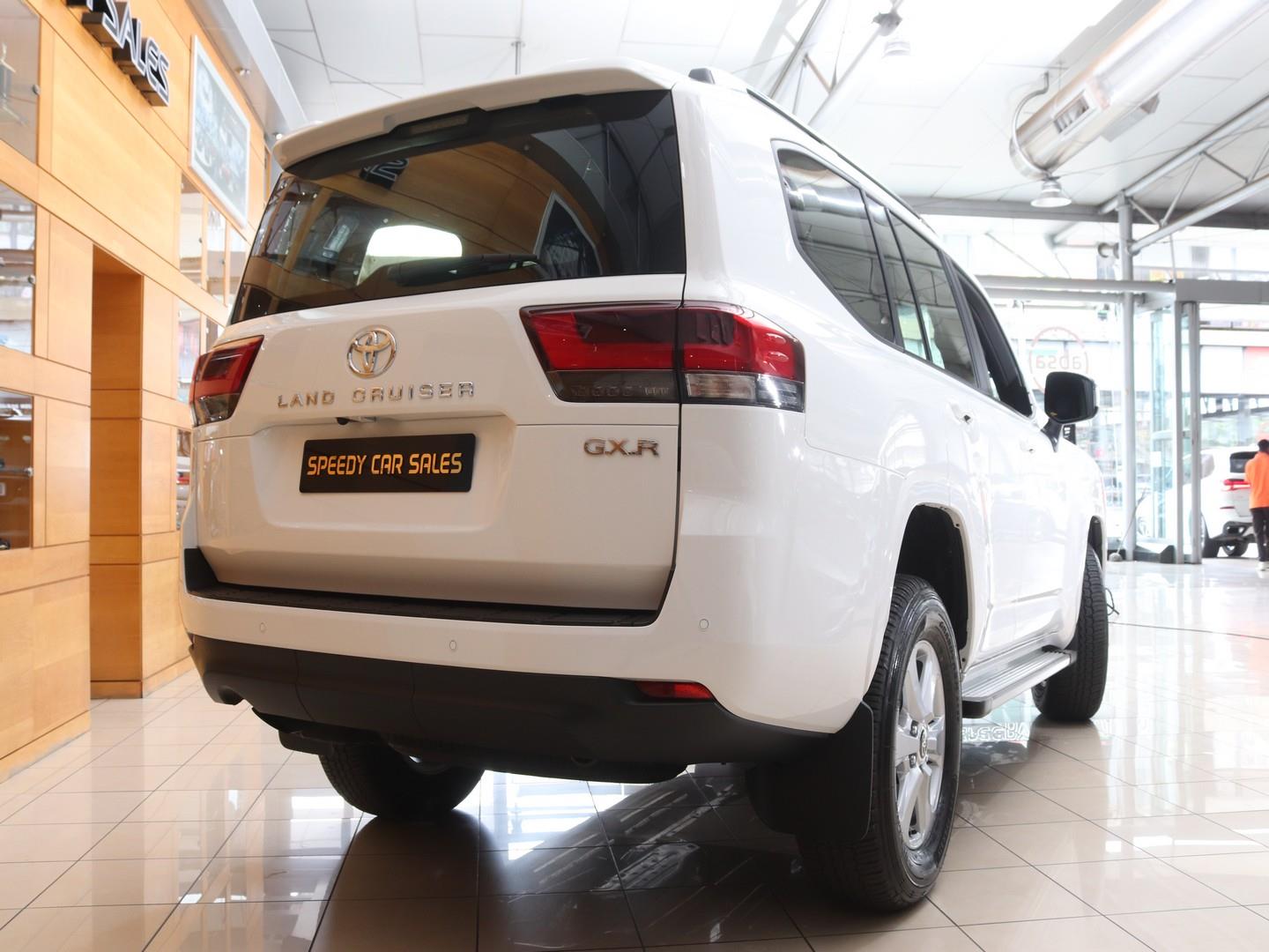 Toyota Land Cruiser 300 - Image 15