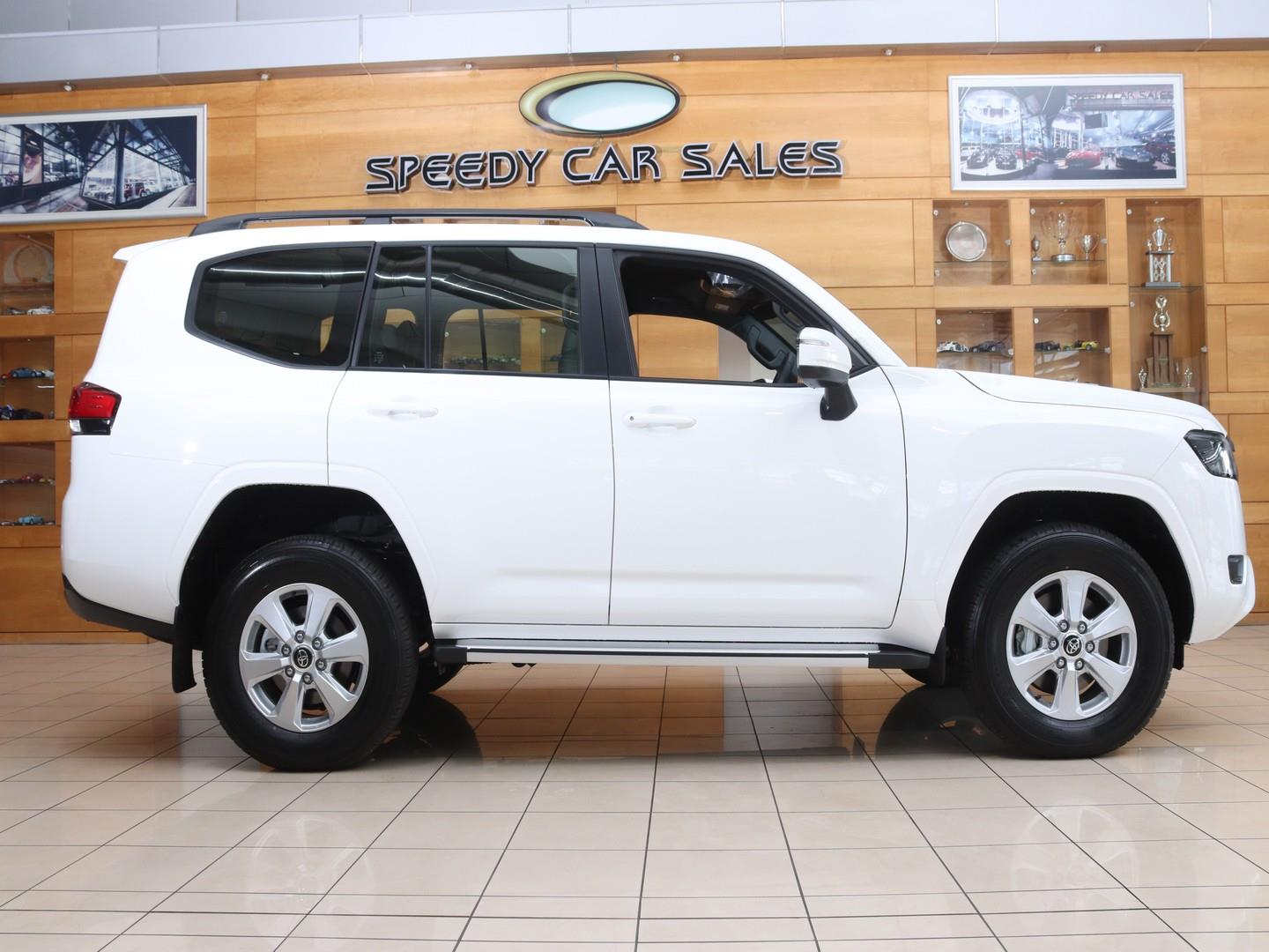 Toyota Land Cruiser 300 - Image 16